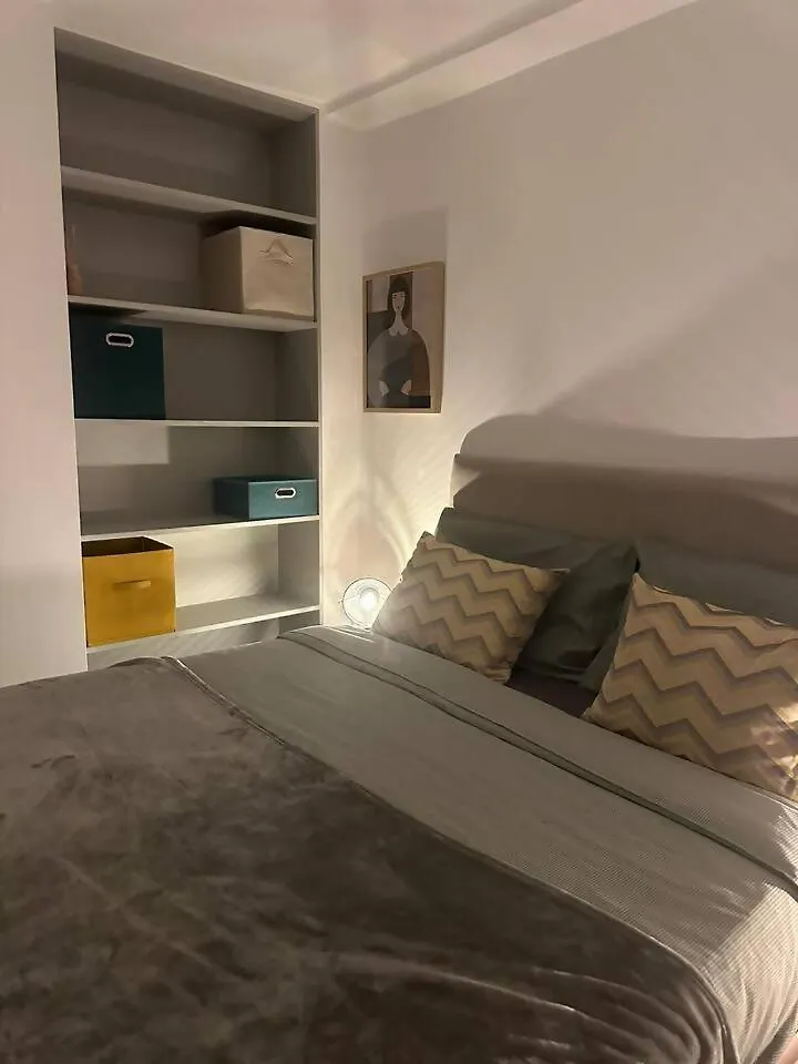 Stylish Renovated Apartment In Chiado Lisboa